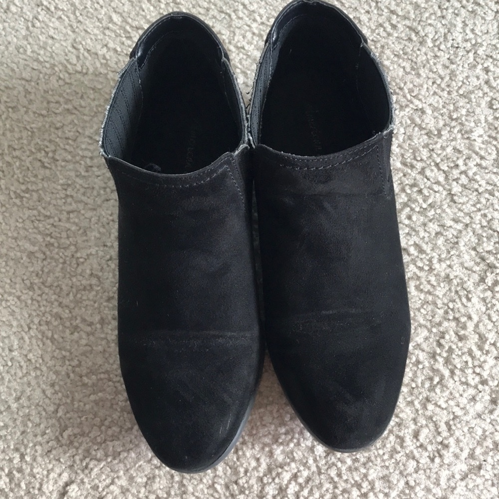 American Eagle black bootie